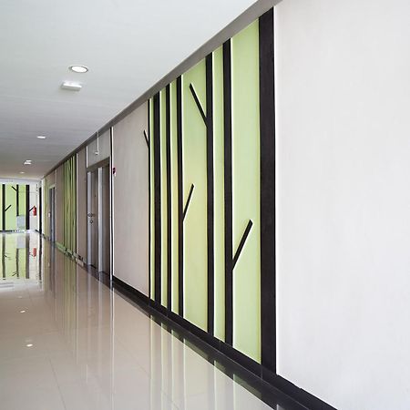 Leenova Place Bangkok Buitenkant foto
