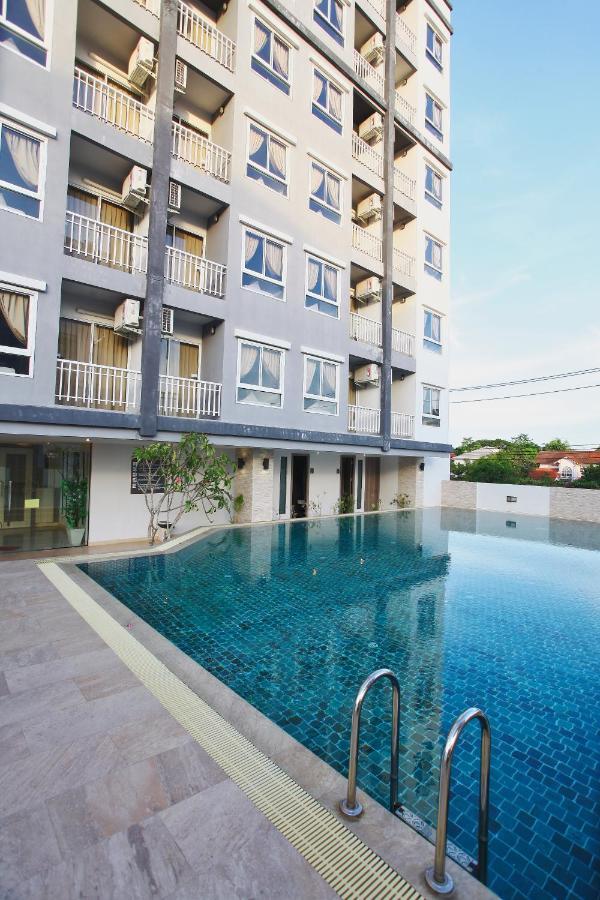 Leenova Place Bangkok Buitenkant foto