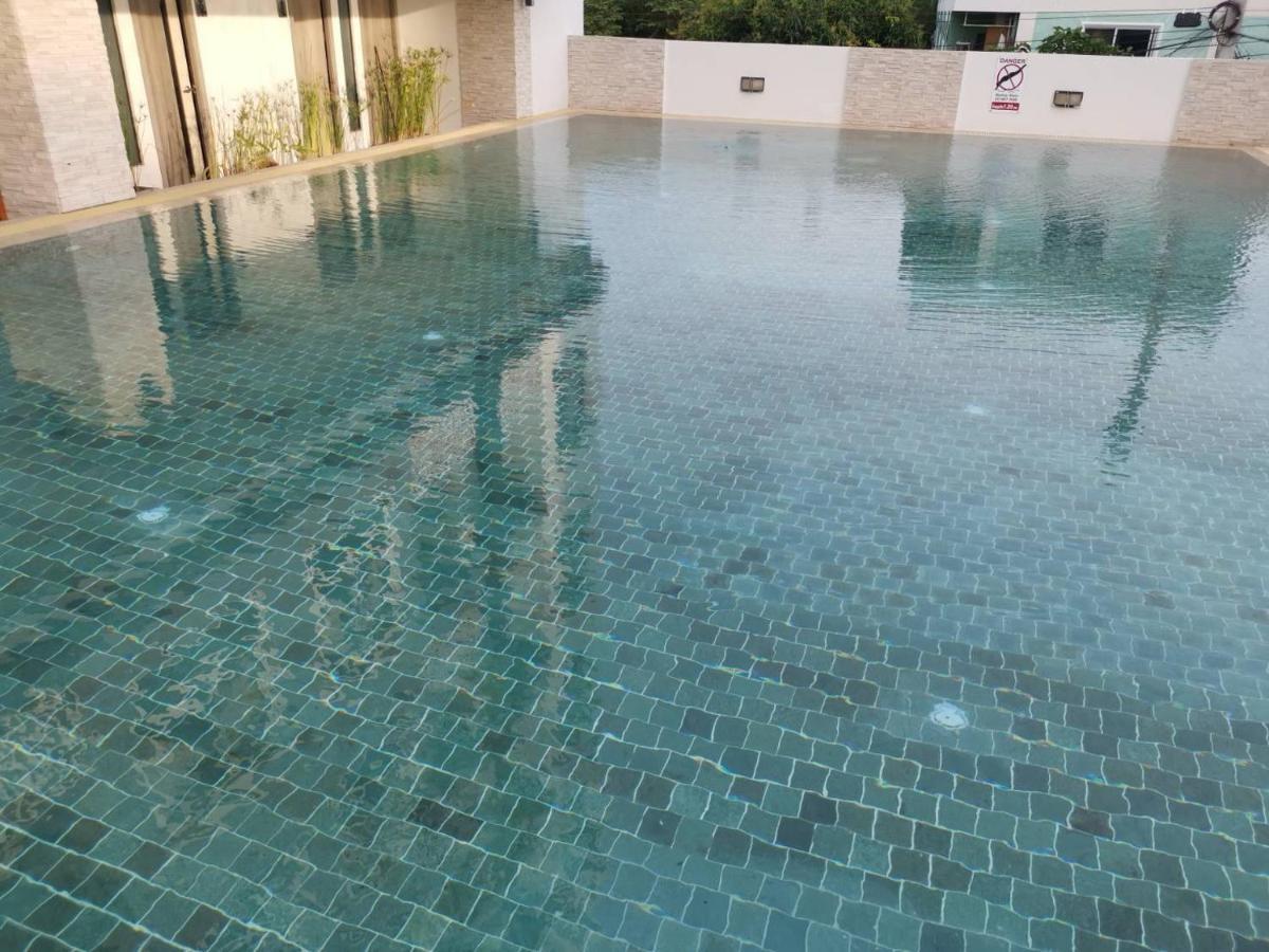 Leenova Place Bangkok Buitenkant foto
