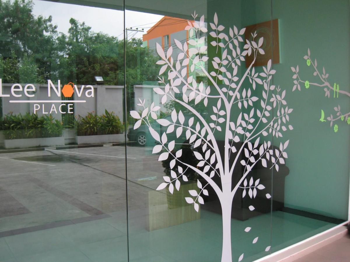 Leenova Place Bangkok Buitenkant foto