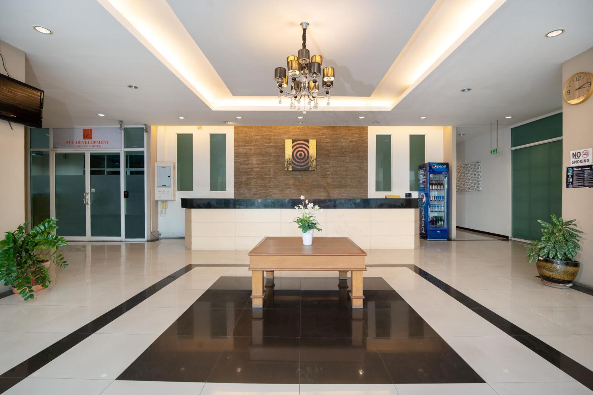 Leenova Place Bangkok Buitenkant foto